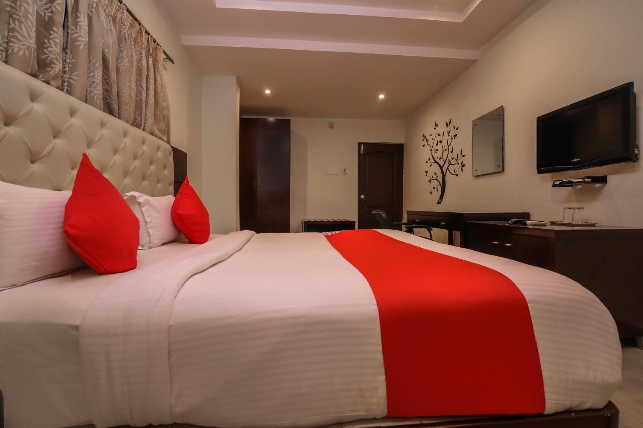 Oyo 588 Kmr Hospitality Services Hyderabad Eksteriør billede