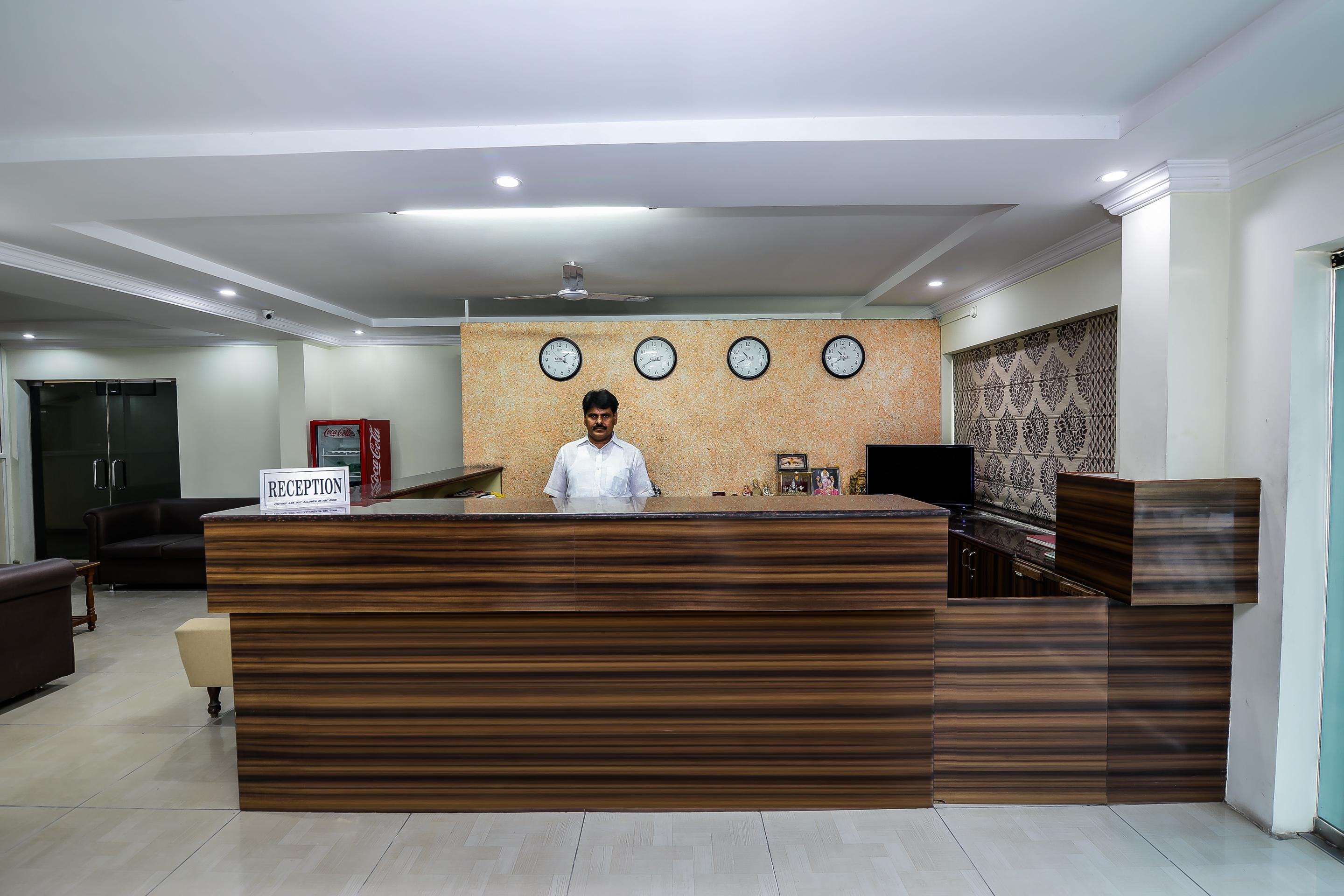 Oyo 588 Kmr Hospitality Services Hyderabad Eksteriør billede